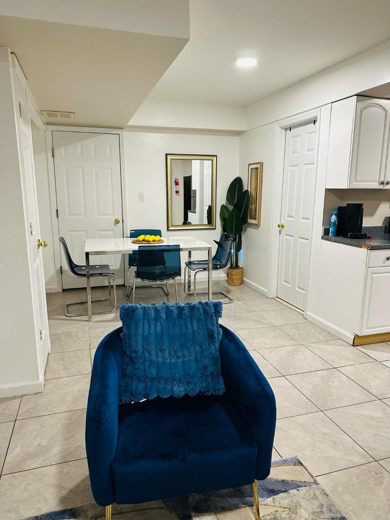 Cosy Bedroom 6 minutes to EWR Prudential Hotels Pen station Newark Exterior foto